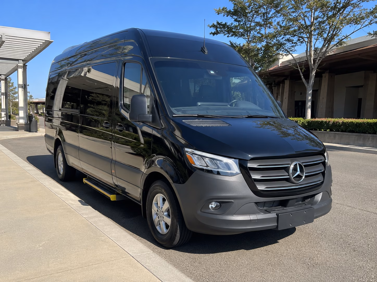 lakeland 12 passenger sprinter van