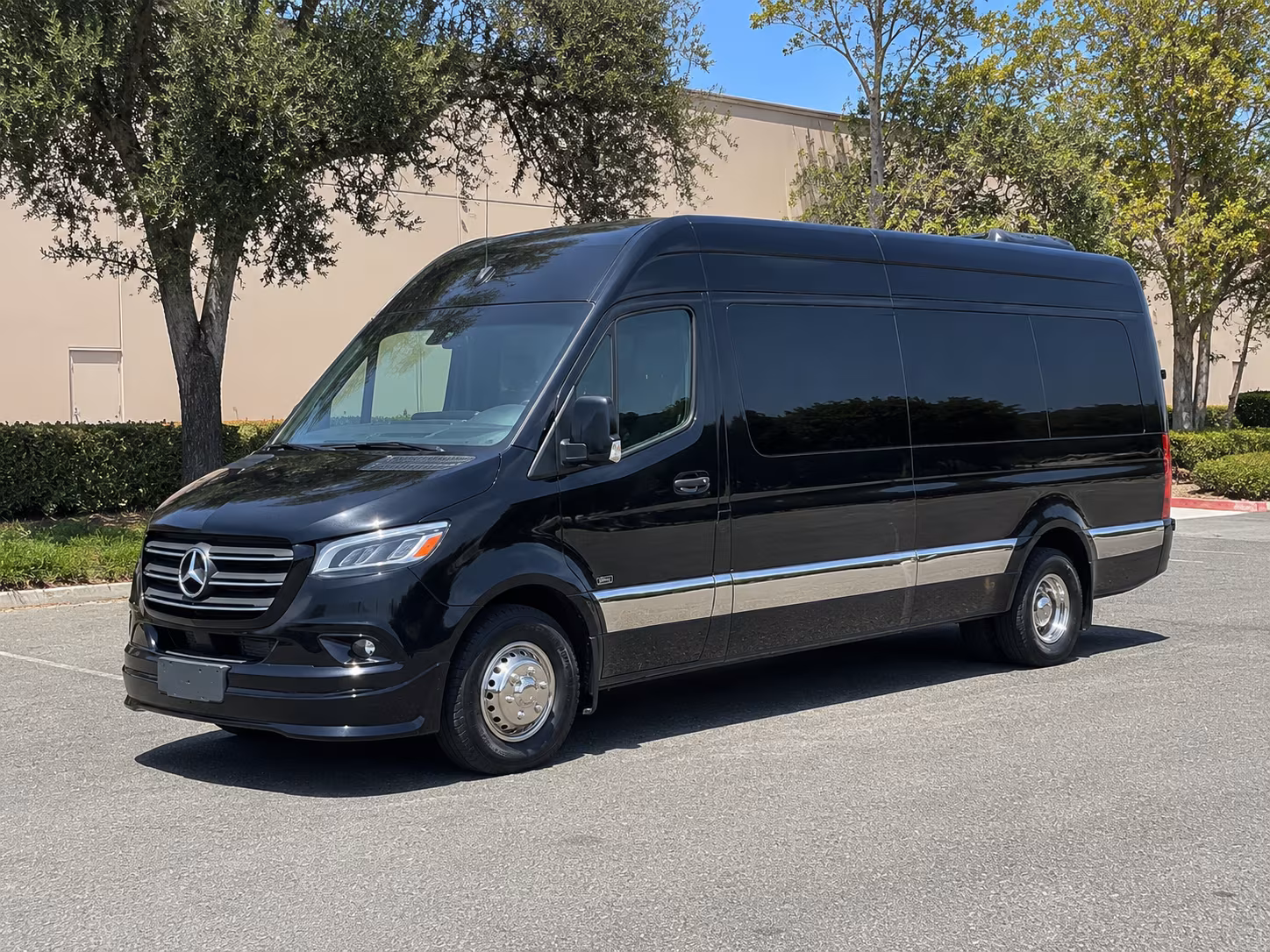 lakeland 8 passenger sprinter van